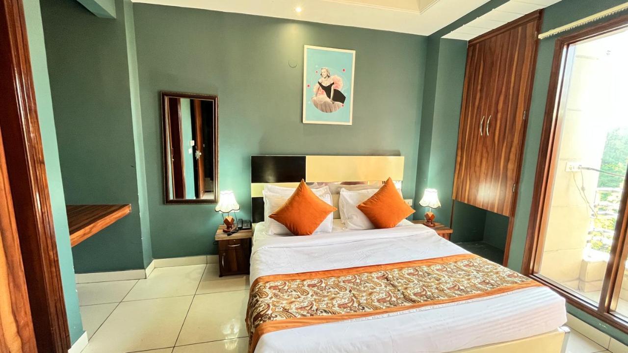 Qotel Comfort Church House Rohini Sector 15 Hotel