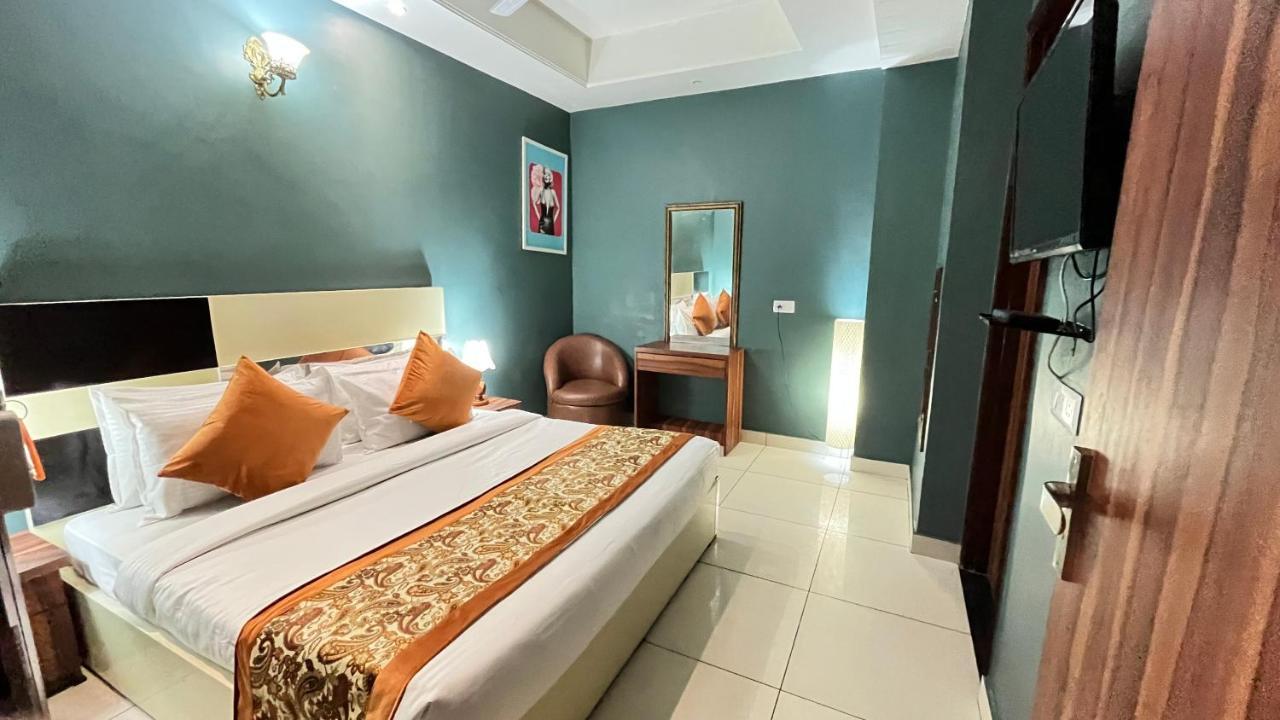 Hotel Qotel Comfort Church House Rohini Sector 15 Delhi (National Capital Territory of India)