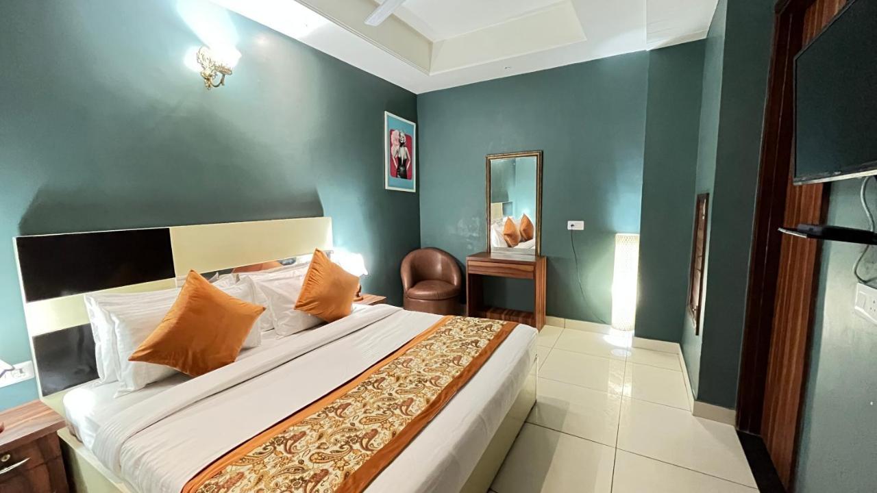 Hotel Qotel Comfort Church House Rohini Sector 15 3*